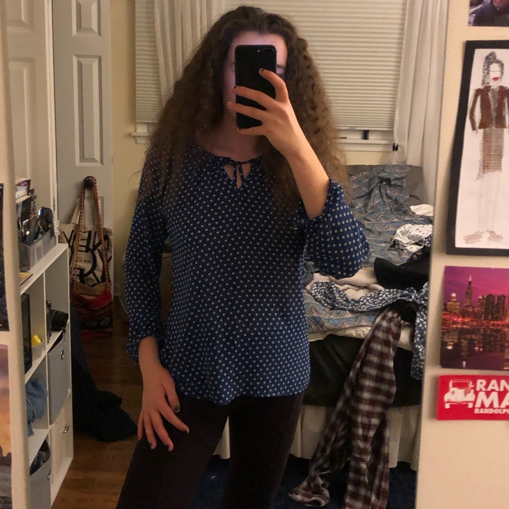 Blue blouse comfy and form fitting 👍🏽
